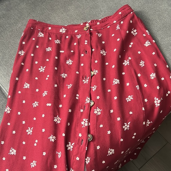 The Drop. Charlotte Bridgeman. Side button floral skirt. - Picture 3 of 9